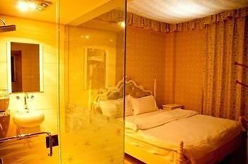 Lucky 5 Million Express Hotel Yuxi Kunming Zewnętrze zdjęcie